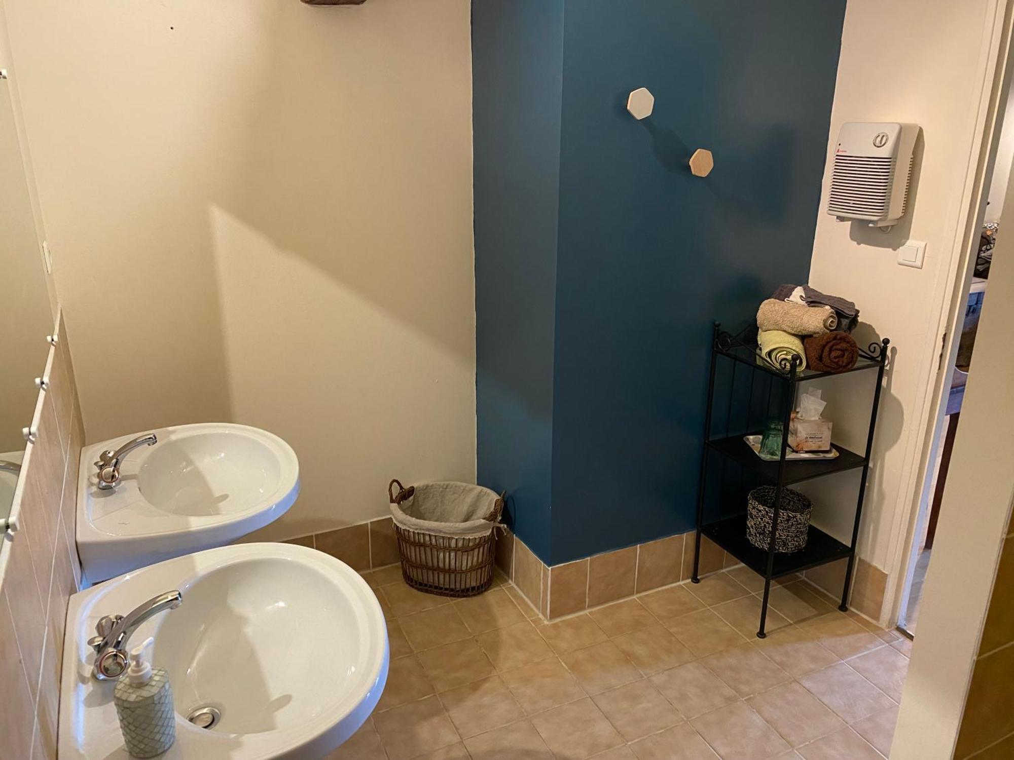 Bed and Breakfast Le Repaire De La Reveuse Saint-Frajou Zimmer foto